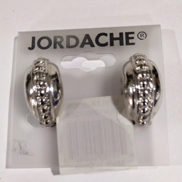 ✨ Jordache Silver-Tone Dainty C-Shape Clip-on Earrings – Bold & Elegant Women's - Picture 4 of 8